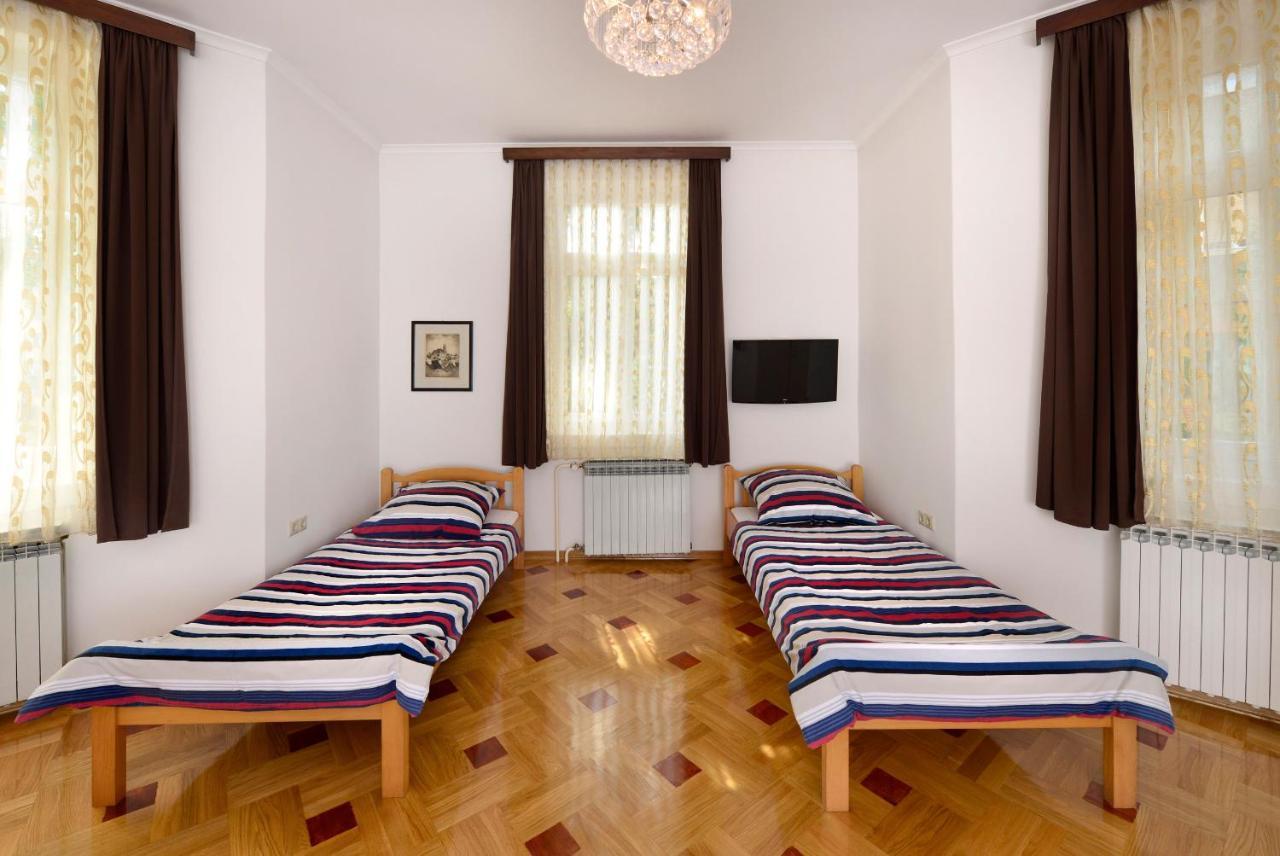 Vila Regina Rooms Karlovac Exterior photo