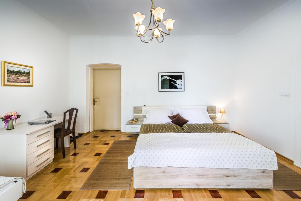 Vila Regina Rooms Karlovac Exterior photo